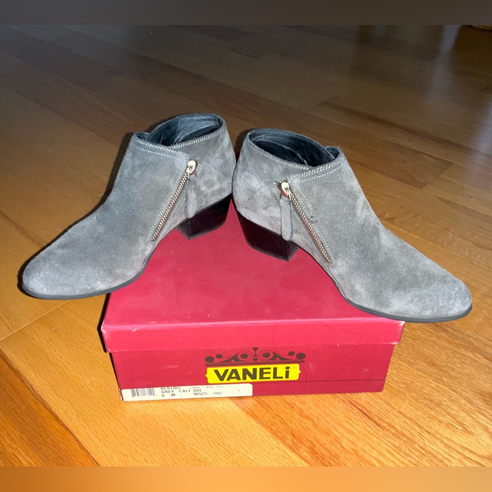 Vaneli Beatriz Gray Suede Ankle Boots 6